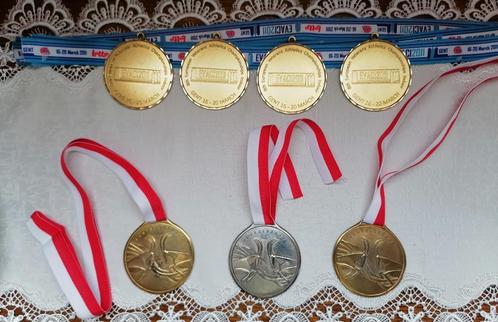 Cinq lot de médailles Championnat d'Europe, Monde et autres, Timbres & Monnaies, Pièces & Médailles, Autres matériaux, Enlèvement ou Envoi