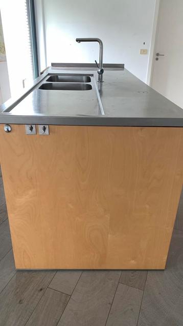 Inox blad met 2 grote spoelbakken ,kraan en onderkast beschikbaar voor biedingen