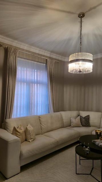 Hoekzetel in wit leder + bijpassende fauteuil beschikbaar voor biedingen