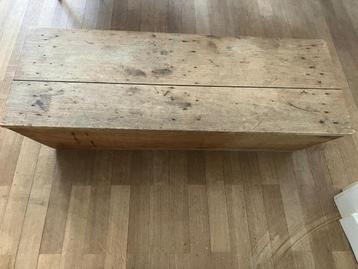 Antieke kist beschikbaar voor biedingen