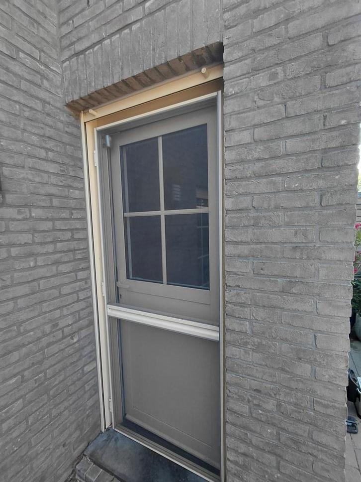Raam, rolluik, achterdeur en vliegendeur, Doe-het-zelf en Bouw, Raamkozijnen en Schuifdeuren, Zo goed als nieuw, Aluminium, Ophalen