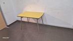 table  en formicavintabe couleur jaune vintage années 60 dim, Antiquités & Art, Enlèvement ou Envoi