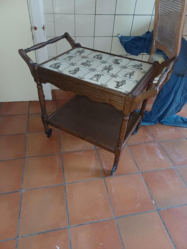 Dien- of bijzettafel met motieven tegels., Maison & Meubles, Tables | Tables d'appoint, Utilisé, Enlèvement