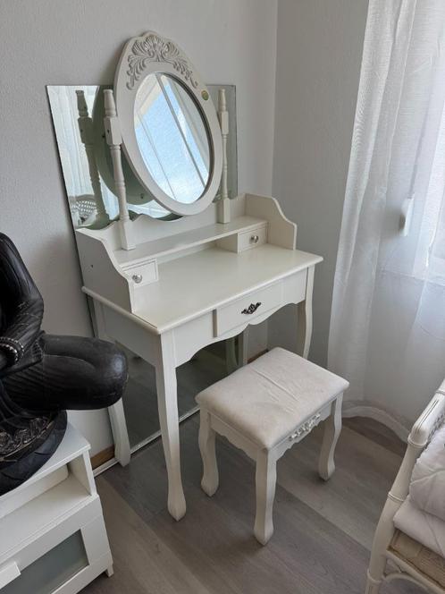 Witte make-up tafel met spiegel en krukje – romantisch en el, Huis en Inrichting, Tafels | Kaptafels, Gebruikt, Ophalen