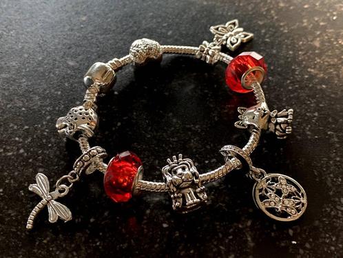 Magnifique bracelet roi des animaux, NOUVEAU, Bijoux, Sacs & Beauté, Bracelets, Neuf, Avec bracelets à breloques ou perles, Avec strass