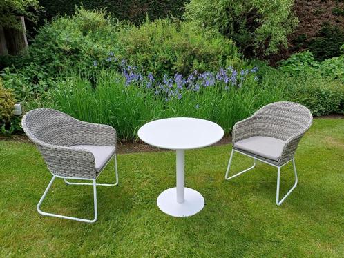 tuinset met kleine ronde tafel en 2 fauteuils, Tuin en Terras, Tuinstoelen, Zo goed als nieuw, Aluminium, Ophalen