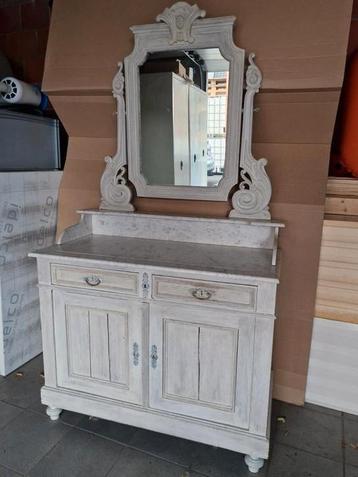 Mooie kast met spiegel! beschikbaar voor biedingen