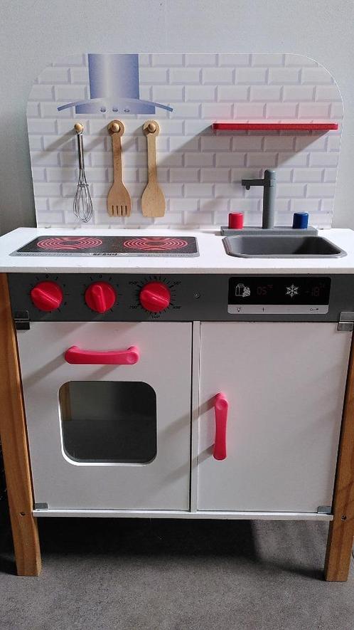 Houten speelgoedkeuken met plastic toebehoren, Kinderen en Baby's, Speelgoed | Speelkeukens, Gebruikt, Speelkeuken, Ophalen