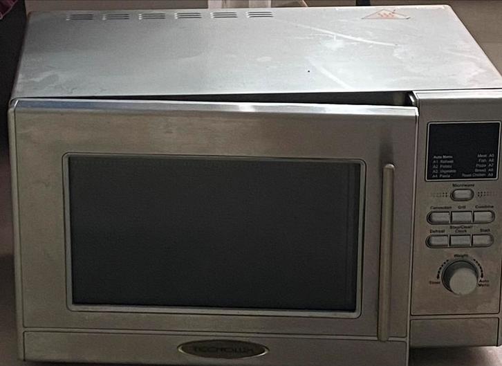 Micro ondes tecnolux en inox léprix est négociable, Electroménager, Micro-ondes, Comme neuf, Four, Enlèvement