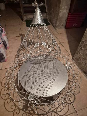 Decoratief tagine beschikbaar voor biedingen