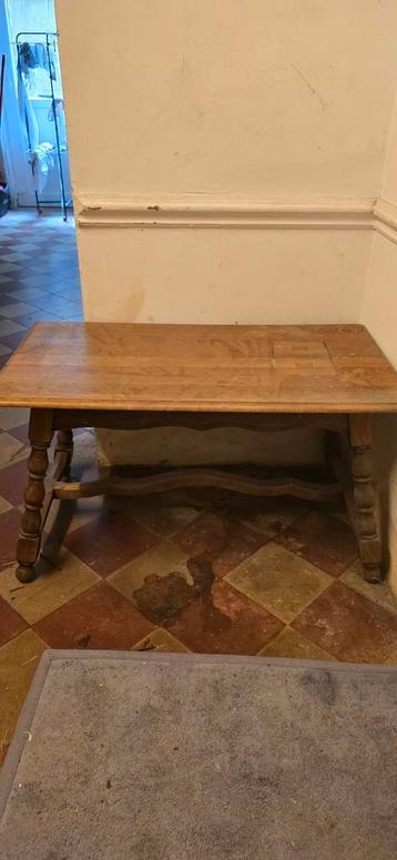 Petite table en bois massif  beschikbaar voor biedingen