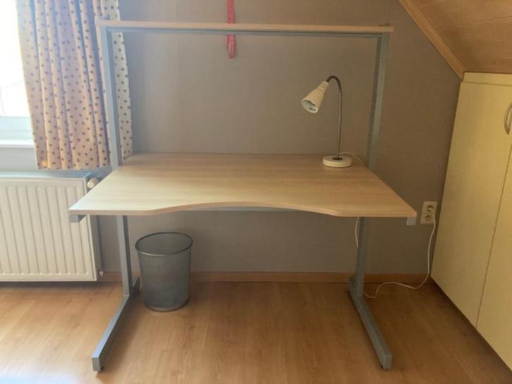 Ergonomisch verstelbaar bureau, buikuitsparing en boekenrek, Huis en Inrichting, Bureaus, Gebruikt, Bureau, In hoogte verstelbaar