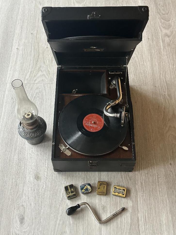 Gramophone "VOIX DE SON MAÎTRE" complet +110 Disques - 280€, Antiquités & Art, Antiquités | TV & Hi-Fi, Enlèvement