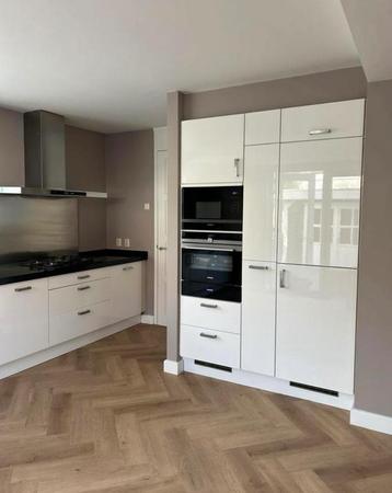 DUITSE KWALITEIT HOOGGLANS KEUKEN MET KASTENWAND beschikbaar voor biedingen
