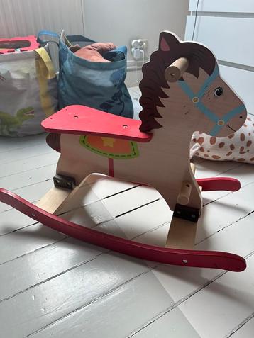 Cheval en Bois beschikbaar voor biedingen