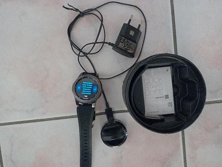 Samsung gear s3 frontier, Bijoux, Sacs & Beauté, Montres connectées, Utilisé, Android, Noir, Avancer d'un pas, Enlèvement ou Envoi