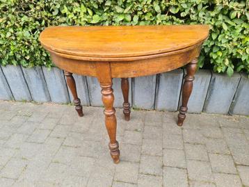 Speciale halve tafel die openklapt speeltafel beschikbaar voor biedingen