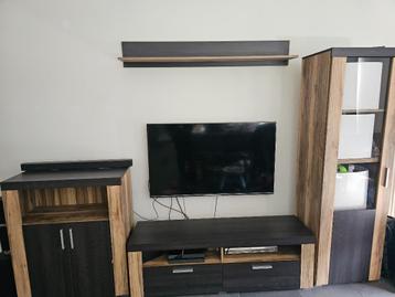 4-delig wandmeubel met sideboard beschikbaar voor biedingen