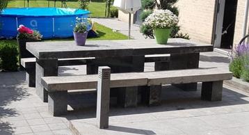 2 Stenen tuintafels beschikbaar voor biedingen
