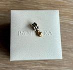 Pandora Dangling Heart Charm met 14K Gouden Hart, Pandora, Ophalen of Verzenden, Zo goed als nieuw, 1 bedel