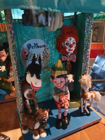 Prachtige vintage pelham puppet box / display  220 volt