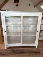 Witte vitrinekast met schuifraam, Huis en Inrichting, Kasten | Vitrinekasten, Ophalen, 100 tot 150 cm, 100 tot 150 cm, 25 tot 50 cm