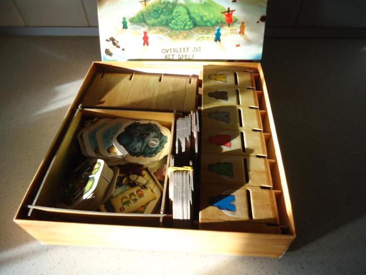 "Expeditie Robinson" van Just 2 Play in prima staat !, Hobby & Loisirs créatifs, Jeux de société | Jeux de plateau, Comme neuf