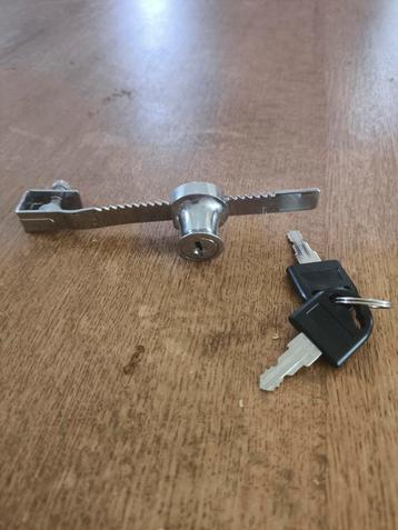 Terrariumslotje beschikbaar voor biedingen