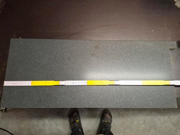 Granieten venstertablet. beschikbaar voor biedingen