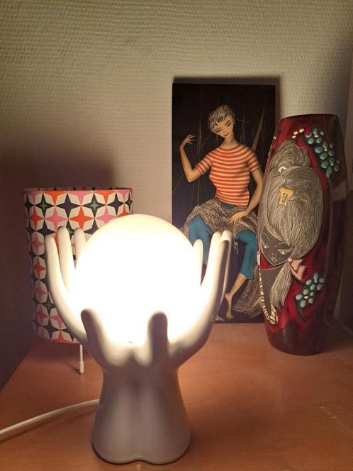 Tafellamp vintage 'Hands of Hope', Antiek en Kunst, Antiek | Keramiek en Aardewerk, Ophalen