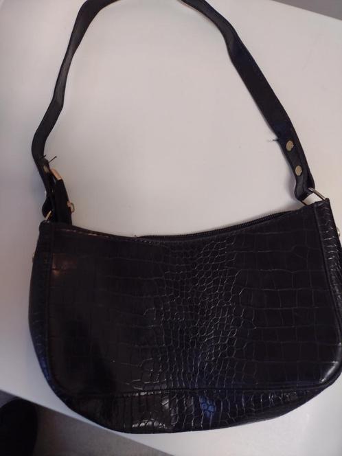 Eenvoudig, klein, zwart handtasje - 15 x 26 cm, Handtassen en Accessoires, Tassen | Damestassen, Gebruikt, Schoudertasje, Zwart