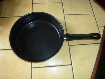 GUY DEGRENNE 24 cm koekenpan 3 beschikbaar voor biedingen