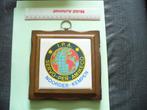 Tegel met embleem I.P.A. - politie, Verzenden, Overige soorten, Embleem of Badge