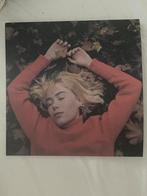 Vinyl girl in red - we fell in love in october, Ophalen