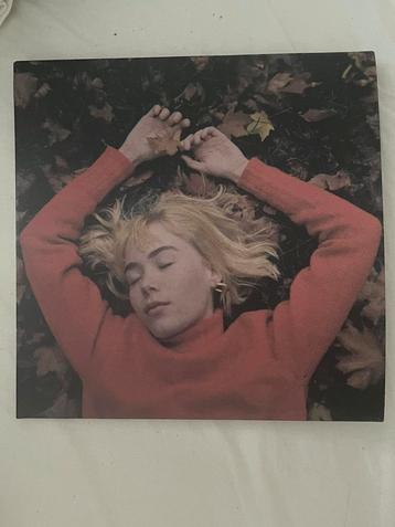 Vinyl girl in red - we fell in love in october beschikbaar voor biedingen