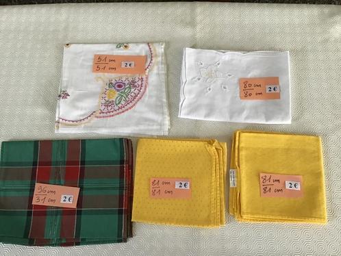 8 tafelkleedjes aan slechts 2 euro per stuk, Huis en Inrichting, Tafelkleden, Zo goed als nieuw, Ophalen of Verzenden