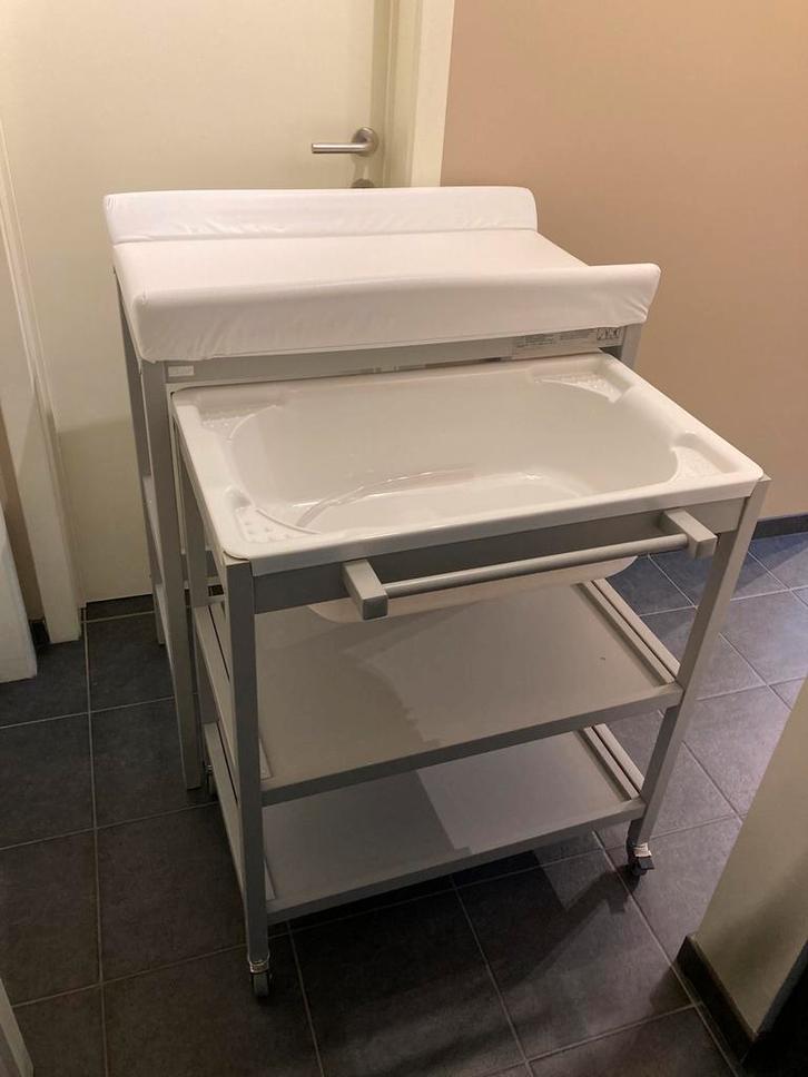 Verzorgingstafel - bad wieltjes, Kinderen en Baby's, Badjes en Verzorging, Gebruikt, Badje, Ophalen