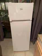 Beko koelkast met diepvries - slechts 1 maand gebruikt, Elektronische apparatuur, Ophalen, Zo goed als nieuw