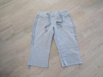 Adidas grijze 3/4 sweater jogging broek maat E. 38 -  D. 38, Kleding | Dames, Maat 38/40 (M), Adidas, Overige typen, Ophalen of Verzenden