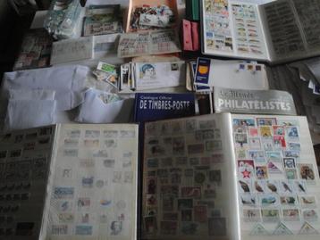 Gros lot de timbres, albums, revues, catalogue