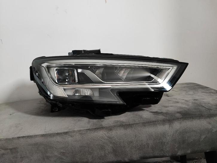 Feu avant droit Audi A3 8V (original) 2012-2021, Autos : Pièces & Accessoires, Éclairage, Audi, Utilisé, Enlèvement
