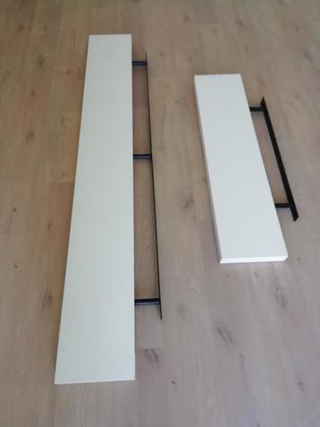 Twee wandplanken beschikbaar voor biedingen