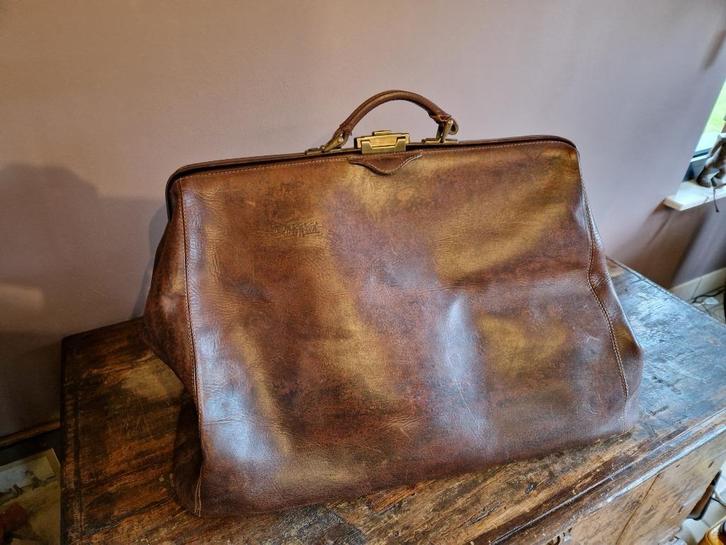 Vintage lederen reistas, Handtassen en Accessoires, Tassen | Reistassen en Weekendtassen, Gebruikt, Bruin, 60 tot 80 cm, 20 tot 30 cm