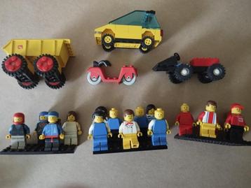 Vintage LEGO 15 minifiguren + 4 voertuigen beschikbaar voor biedingen
