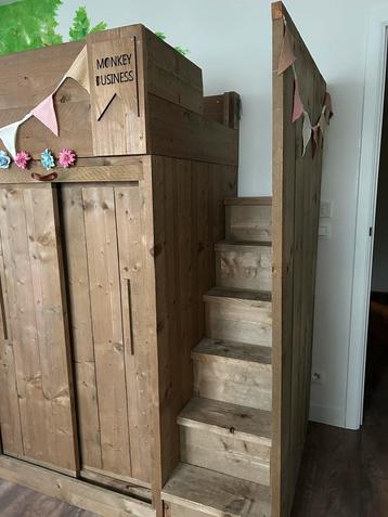 Steigerhouten bed met kast en bureau beschikbaar voor biedingen