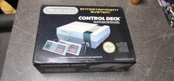 Nintendo NES in de Control Deck Box beschikbaar voor biedingen