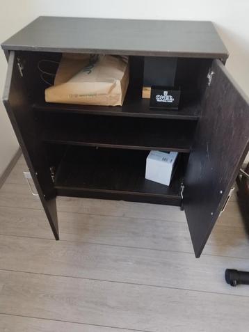 Bureau, ladenblok en kastje, beschikbaar voor biedingen