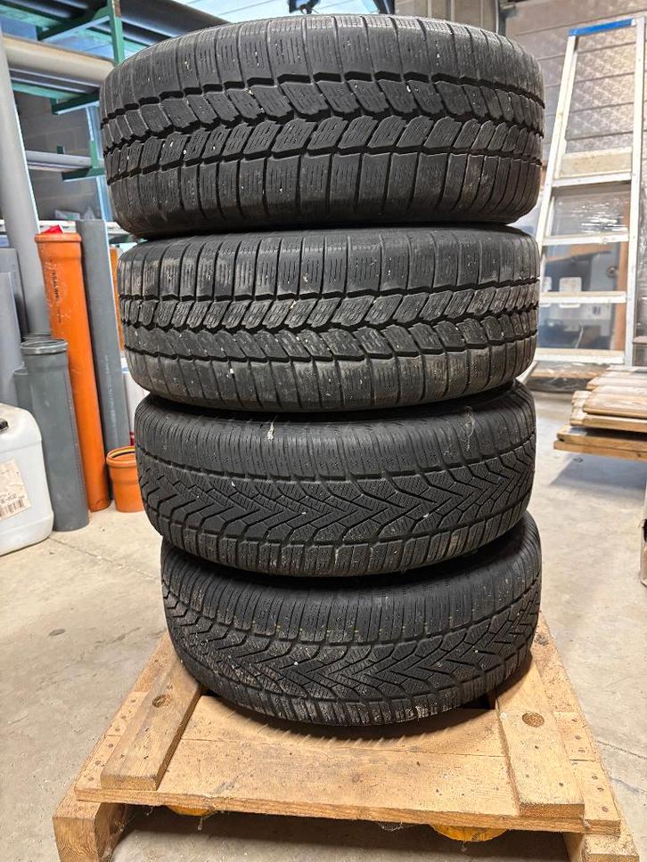 Pneus Hiver 215/65 R15 jantes tôle Citroen Jumpy, Auto-onderdelen, Banden en Velgen, Band(en), Winterbanden, 15 inch, 215 mm, Bestelwagen