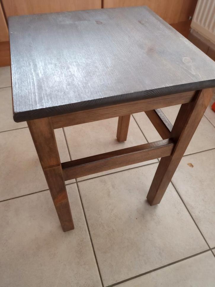 Klein houten tafeltje, Huis en Inrichting, Tafels | Bijzettafels, Ophalen