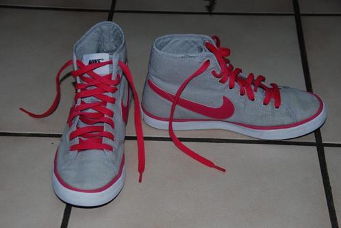 Mooie „" Nike "” sneakers van grijs canvas met hoge schacht,, Kleding | Dames, Schoenen, Zo goed als nieuw, Sneakers, Grijs, Ophalen of Verzenden